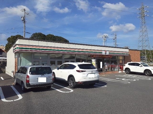 コンビニ　セブンイレブン（コンビニ）まで200m