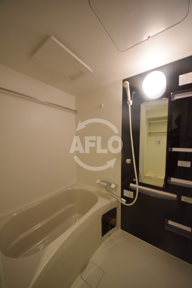 バス・シャワールーム　セレニテ本町東リアン　浴室