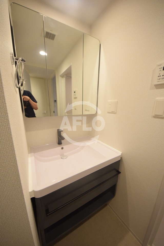 洗面設備　セレニテ本町東リアン　独立洗面台