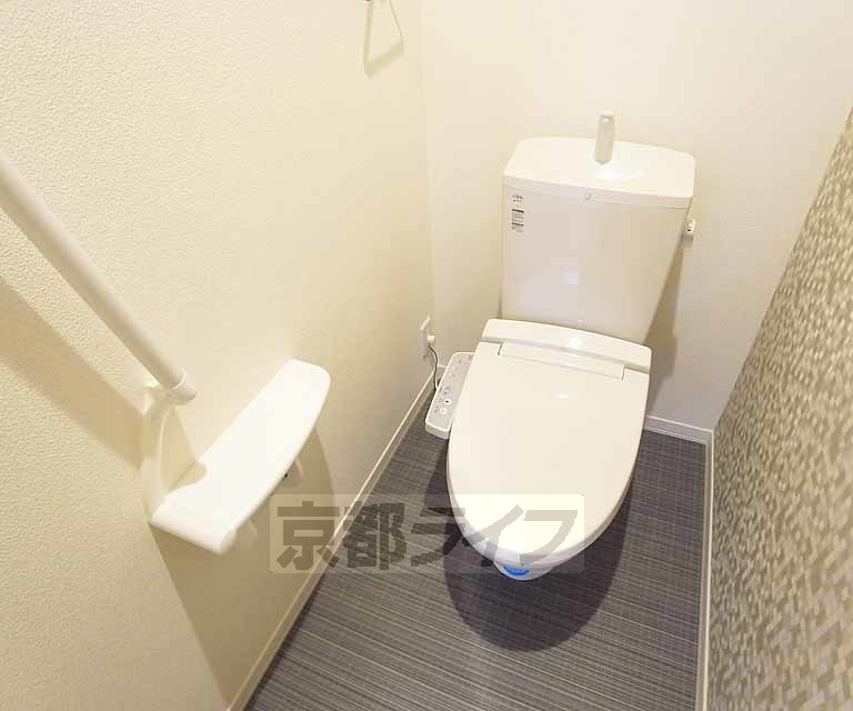 トイレ　ウォシュレット付きです。