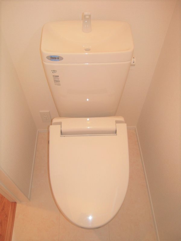 トイレ　【WIC付きでたっぷり収納♪】