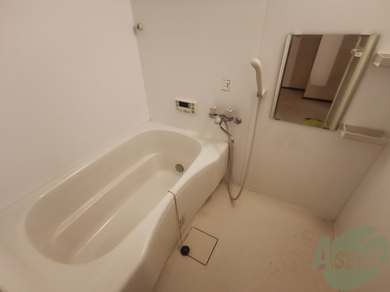 バス・シャワールーム　バスルームは日々の疲れを癒すのに十分な広さですね！