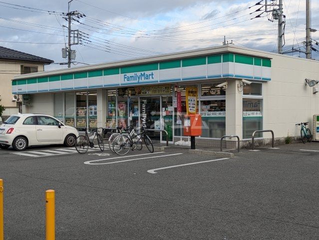 コンビニ　ファミリーマート 甲府酒折店（コンビニ）まで1014m