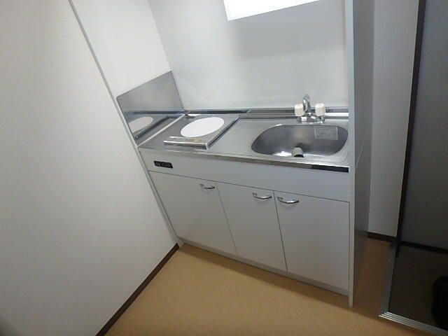 キッチン　別部屋参考写真となります