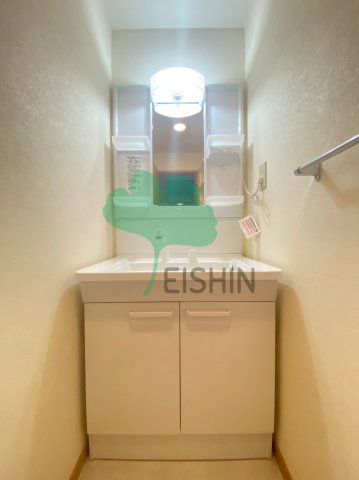 洗面設備　シンプルで使いやすい洗面台です！