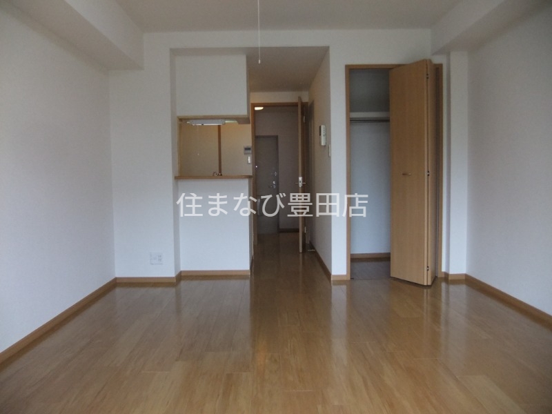 居室・リビング　同型別部屋写真