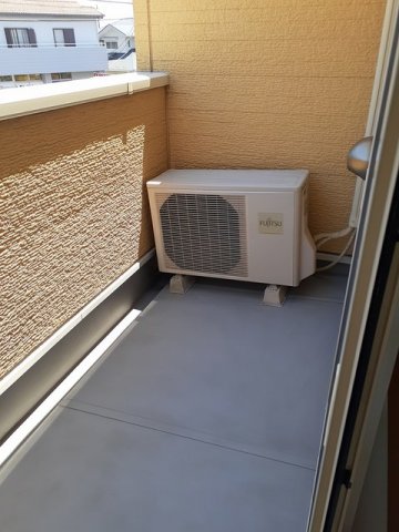 バルコニー　暖かな日差しのふりそそぐバルコニー