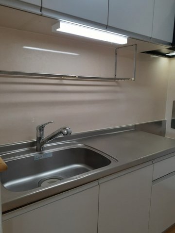 キッチン　コンパクトなキッチンで掃除もラクラク