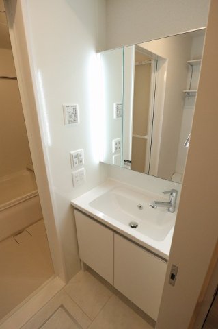 洗面設備　※別部屋のイメージ写真です。