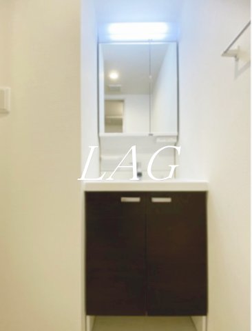 洗面設備　独立洗面台です。