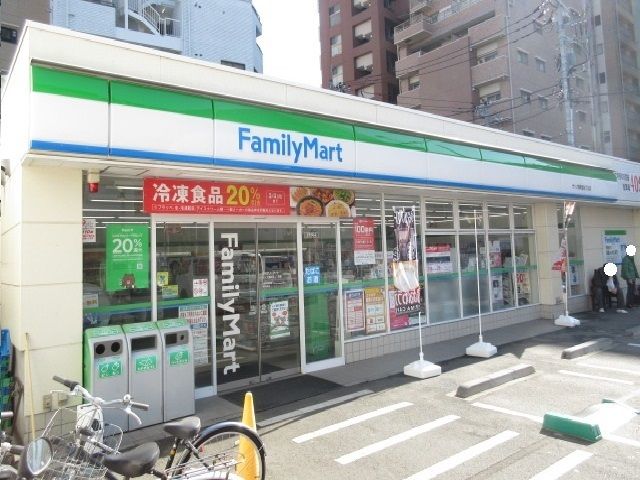 コンビニ　ファミリーマート（コンビニ）まで100m