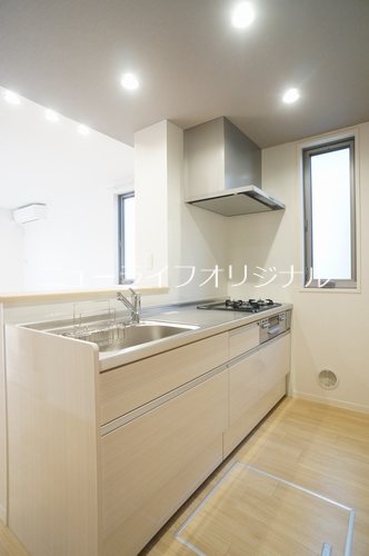 キッチン　グリル付3口コンロでお料理の幅も広がります♪