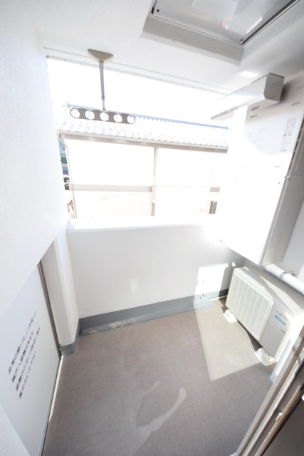 バルコニー　～今日は朝からお洗濯～