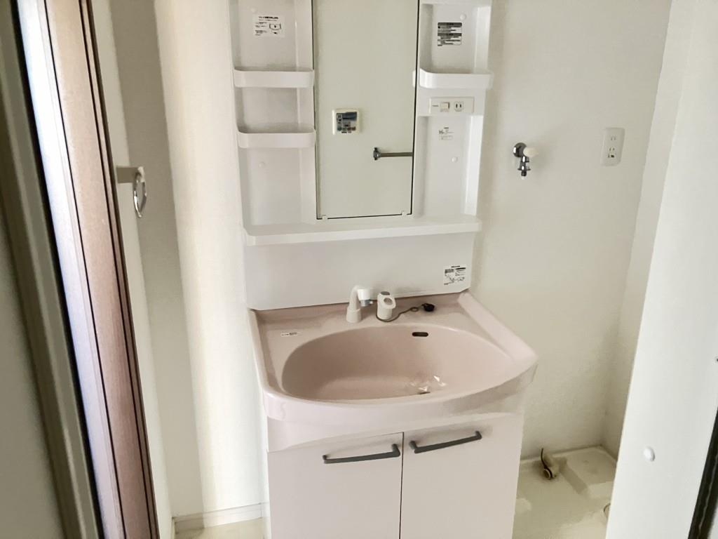 洗面設備　※写真は同物件同タイプ別室のものです
