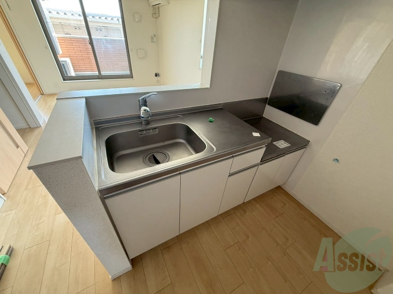 キッチン　キッチンは作業台もあり広めなので使いやすそうですね。