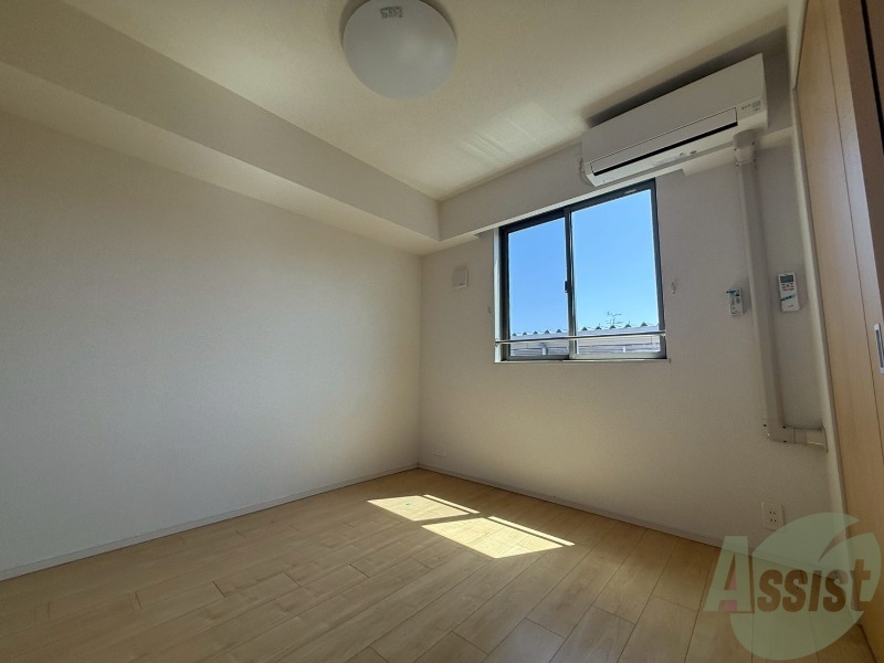 その他部屋・スペース　５．３帖の洋室があります。寝室にできそうですね。