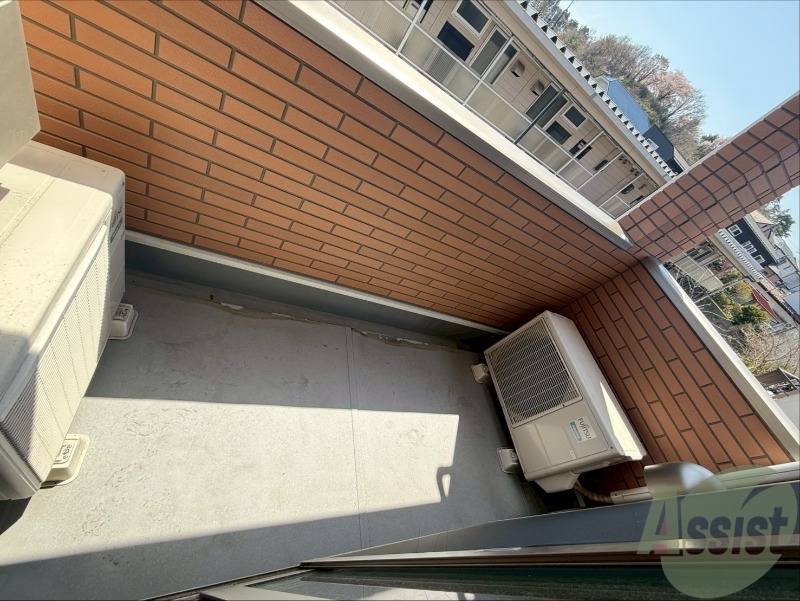 バルコニー　バルコニーは洗濯物を干すのに十分な広さがありますね。