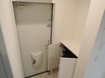 玄関　※別部屋参考写真