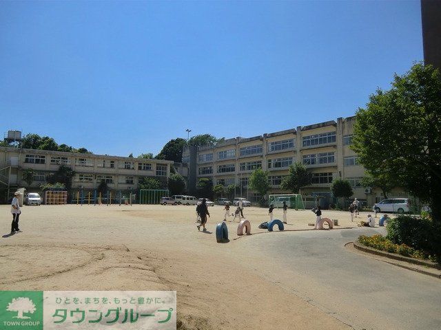 小学校　小金小学校（小学校）まで560m
