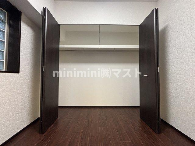 収納　奇数階は白基調