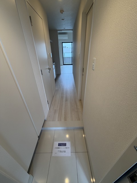 玄関　※別号室参考写真　内装異なる可能性あり