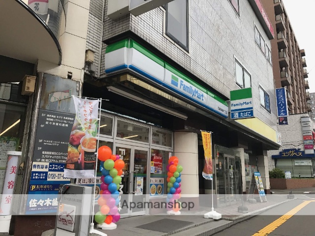 コンビニ　ファミリーマート（コンビニ）まで154m