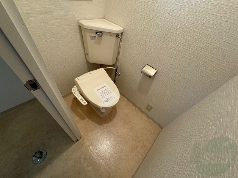 トイレ　ウォシュレット機能がついたトイレです。安心して使用できます。