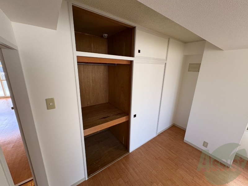 収納　収納を開けてみました。奥行きがありますね。