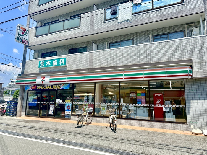 コンビニ　セブンイレブン（コンビニ）まで26m