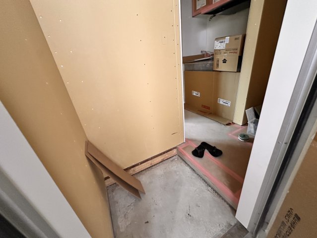 玄関　建築中