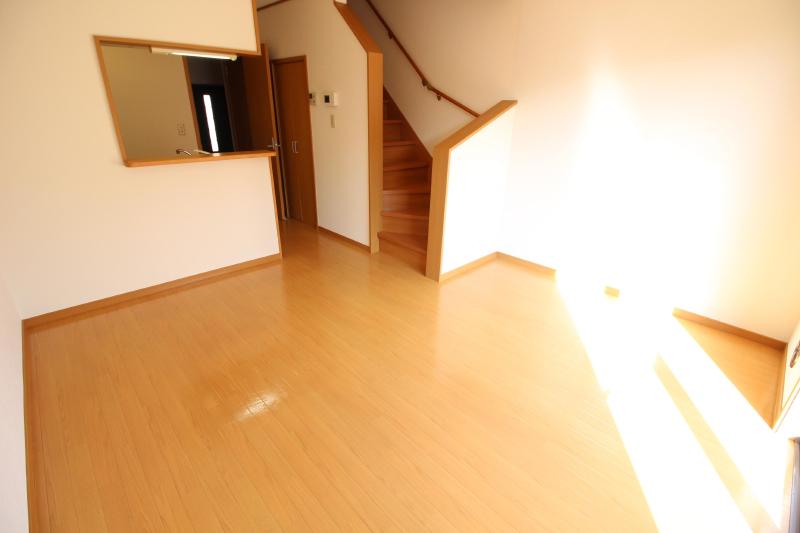 居室・リビング　ＬＤＫ10.5帖　南東向きの明るいお部屋です。