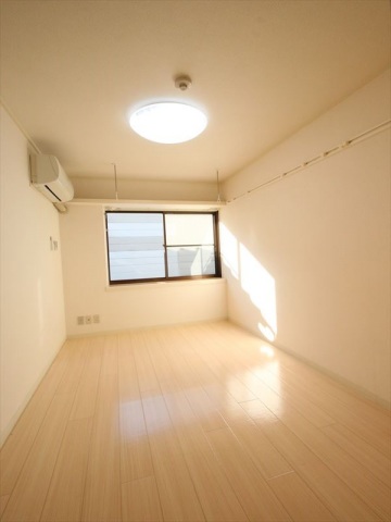 居室・リビング　6.5帖洋室♪南向きで明るいお部屋です♪