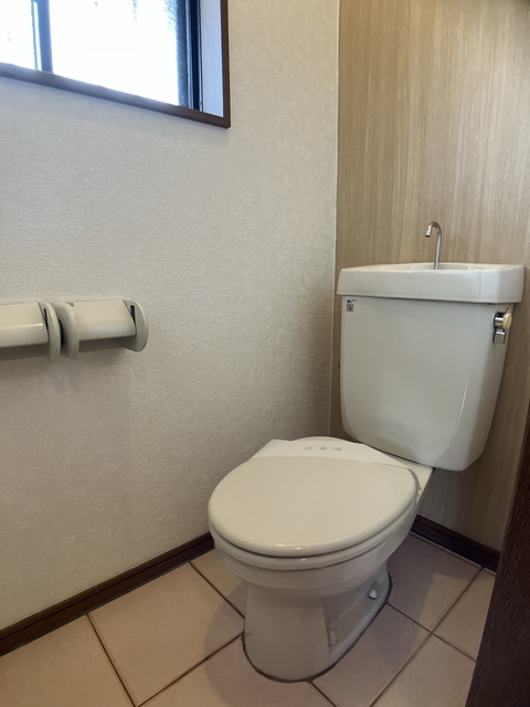 トイレ　※補修前の参考画像の為、設備等は現況優先。