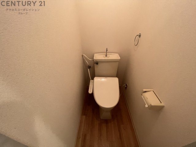 トイレ　温水洗浄便座付きのトイレです♪