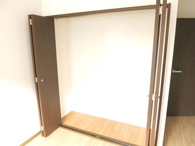 収納　【収納】洋室収納