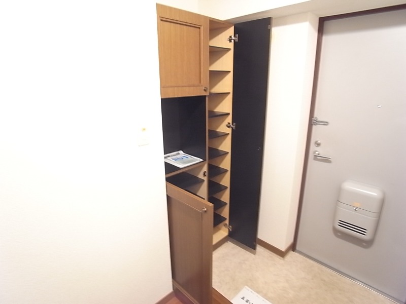 玄関　玄関から見るとこんな感じです