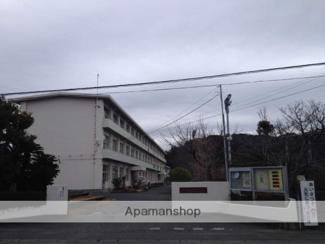 小学校　西郷小（小学校）まで712m