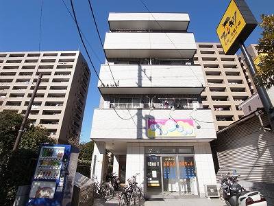 建物外観　総タイル張り