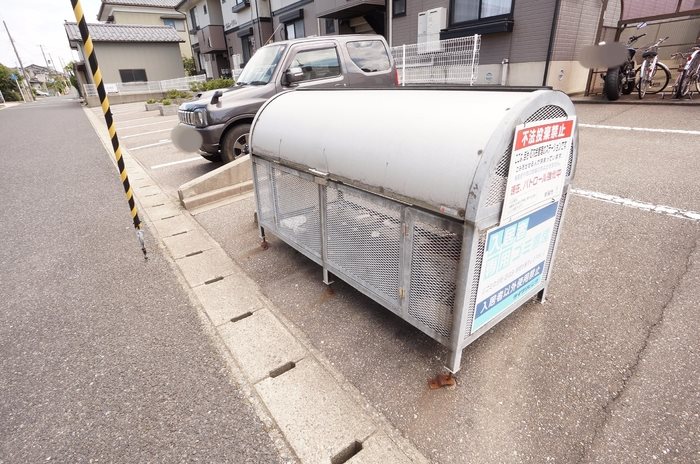 その他　ゴミステーション敷地内にあり。