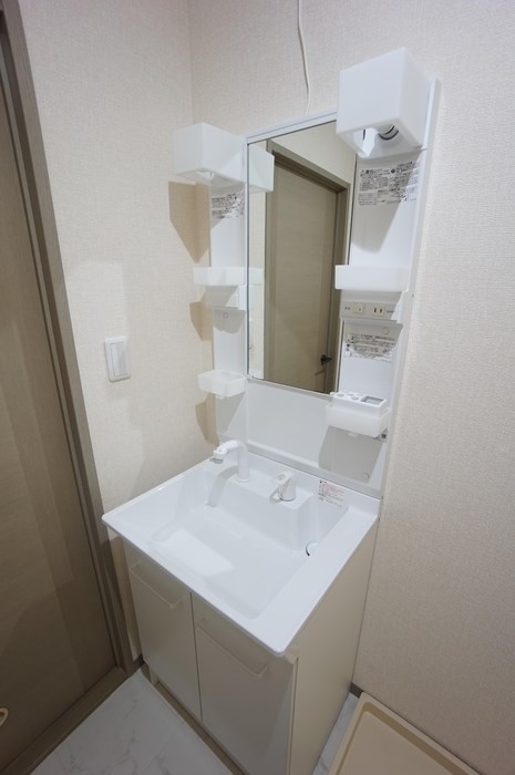 洗面設備　シャワー付き洗面化粧台