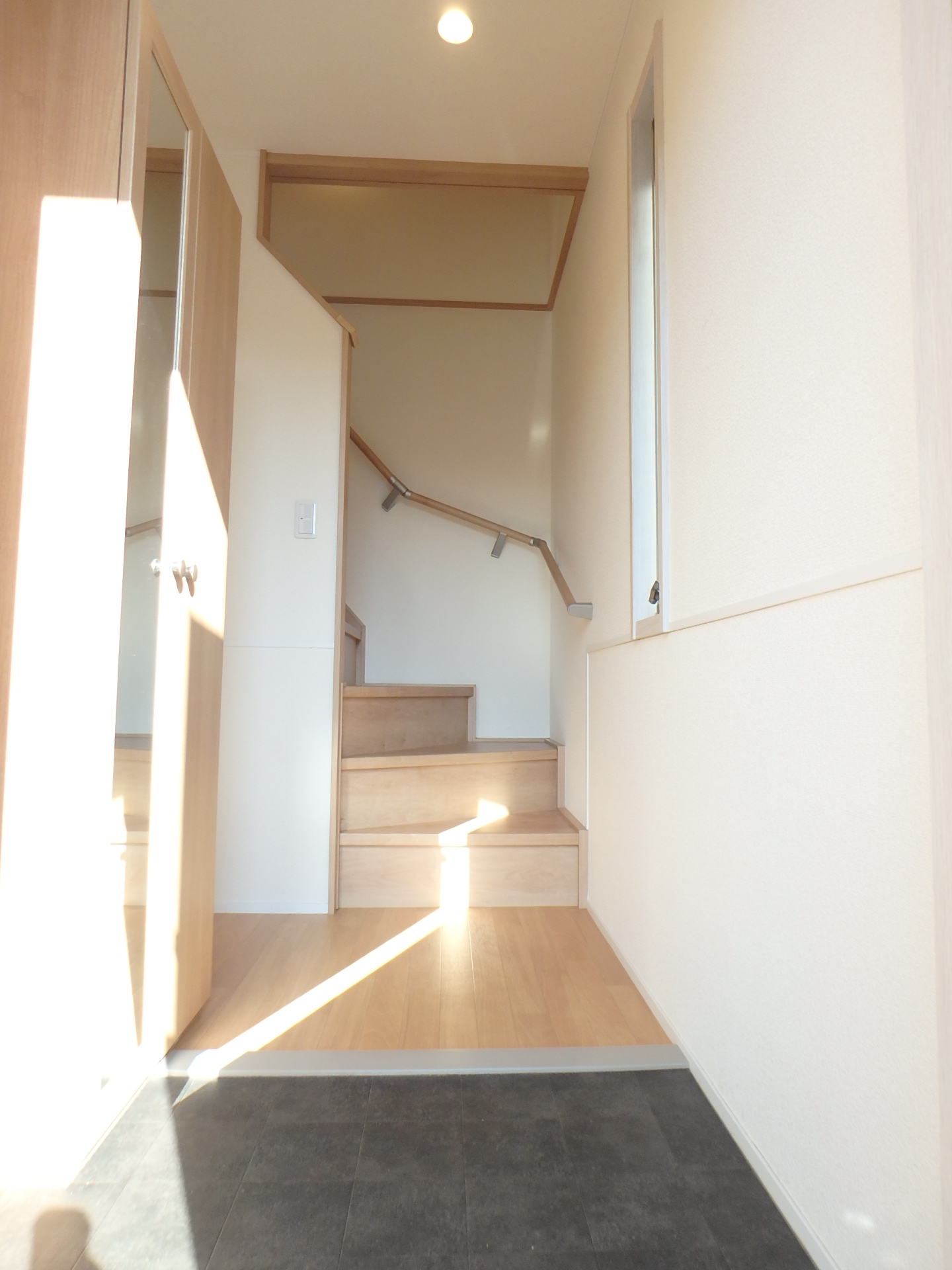 玄関　同建物別号室