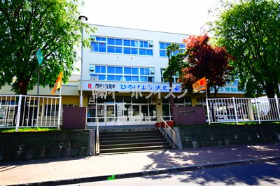 小学校　札幌市立琴似小学校（小学校）まで501m