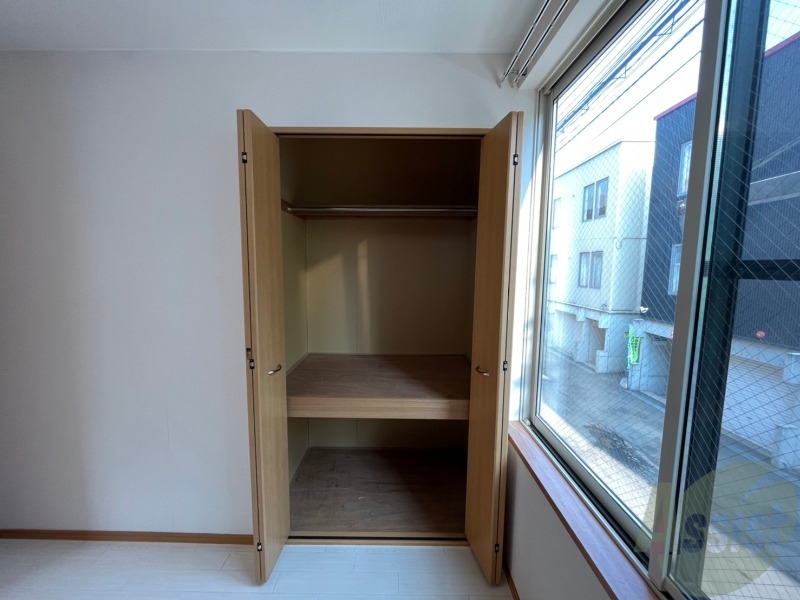 収納　寝室の収納です。部屋がすっきり片付きます。