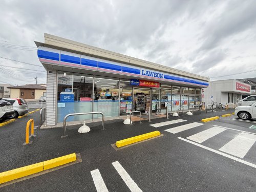 コンビニ　ローソン四日市赤堀一丁目店（コンビニ）まで370m