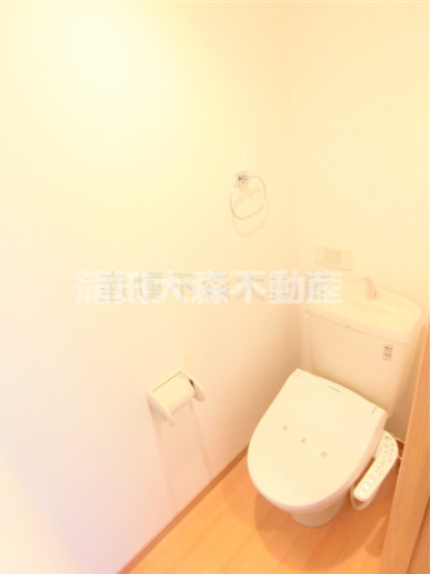 トイレ　温水洗浄便座付きのトイレ