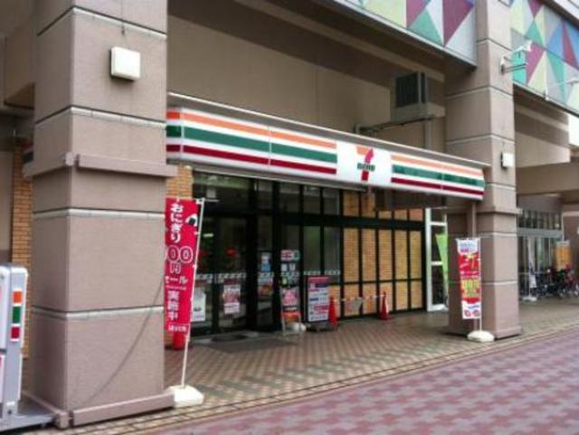 コンビニ　セブンイレブン港北東急店（コンビニ）まで546m