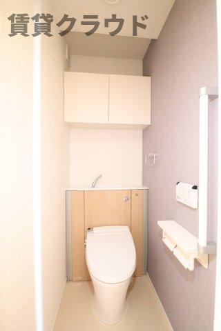 トイレ　落ち着いた色調のトイレです