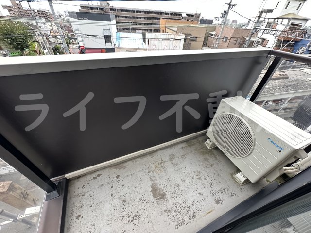 バルコニー　開放的で明るい空間を演出してくれるバルコニーです