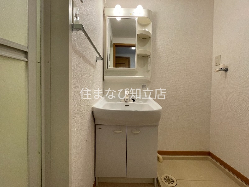洗面設備　別室同型写真