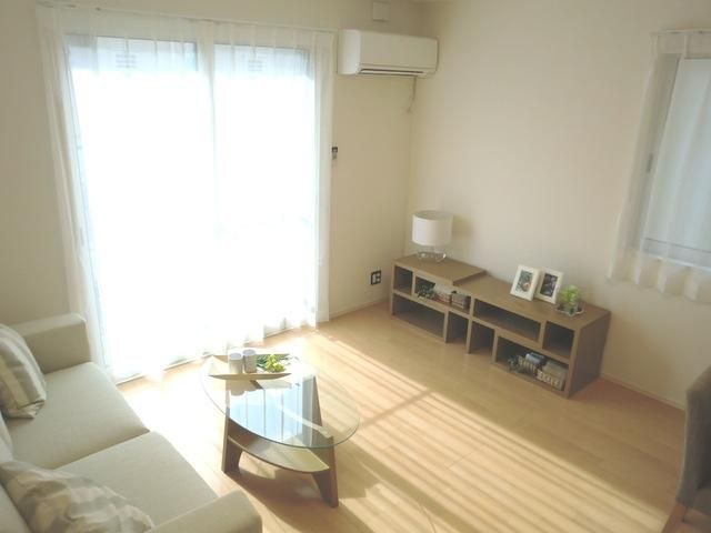 その他　★床暖房付き・開放的なリビングです★